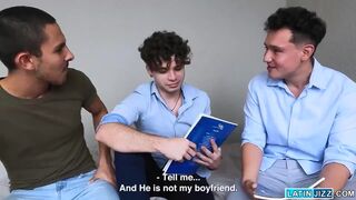 Enrique Mudu Joe Dave and Vic Twink having a hot bareback threesome
