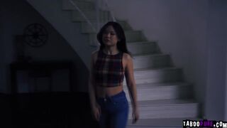 Lulu Chu offering Dee Williams to give her some spanking
