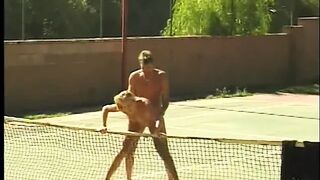 Outdoor pussy fucking session for a gorgeous blonde girl out on the front lawn